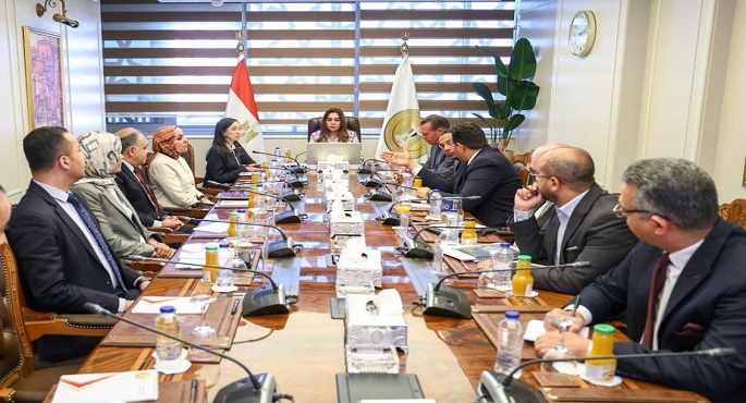 وزيرة التنمية المحلية والبيئة تتابع مع محافظ البحيرة الرؤية المتكاملة لتطوير مدينة رشيد