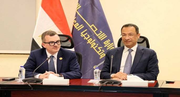 وزير الاتصالات: مباحثات مع وزارتى “التخطيط” و”المالية” حول التعاون المشترك للتحول الرقمى