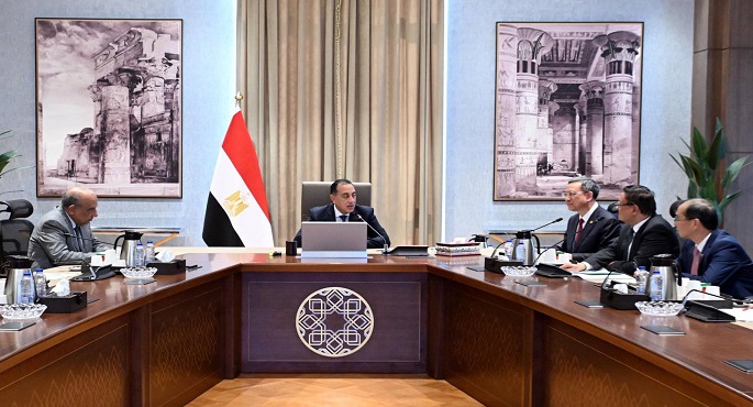 رئيس الوزراء يبحث مع رئيس شركة الصين لهندسة الطاقة المحدودة سبل التعاون المشترك