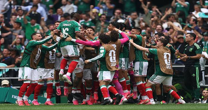 المكسيك تهزم جنوب أفريقيا و3 بطاقات حمراء فى افتتاح كأس العالم