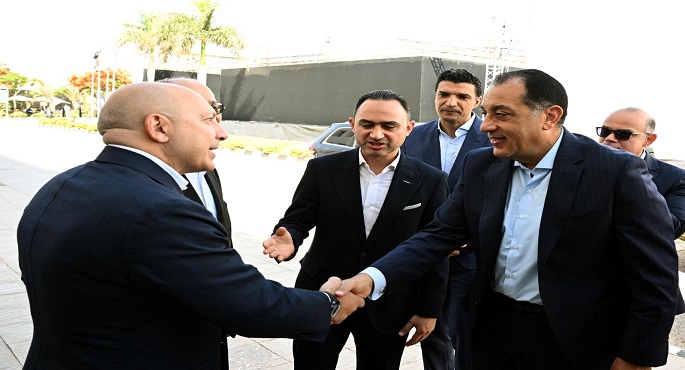 مدبولى يفتتح ويتفقد عدداً من المشروعات الصناعية بالسادس من أكتوبر ويؤكد دعم الدولة لتوطين الصناعات الوطنية