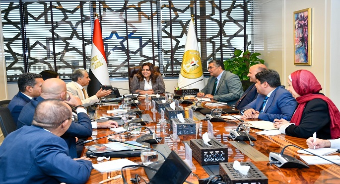 منال عوض تبحث مع المدير التنفيذى لمركز "سيدارى" التطوير المستدام لمنطقة "البلوهول" بمحمية أبو جالوم