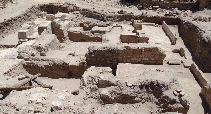 الآثار: الكشف عن عناصر معمارية جديدة من معبد القصر القديم بالواحات البحرية