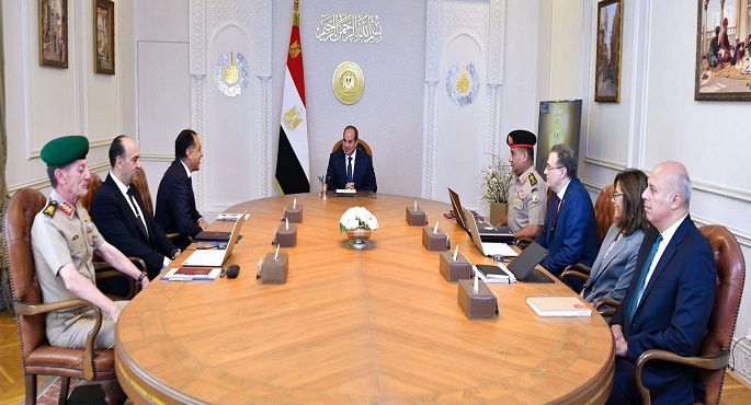الرئيس السيسى يشدد على ضرورة مواصلة العمل لتطوير الجهاز الإدارى للدولة