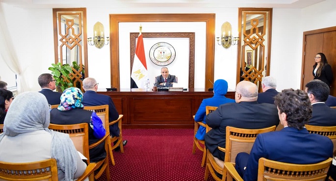 وزير الخارجية يتابع سير العمل بقطاع التعاون الدولى