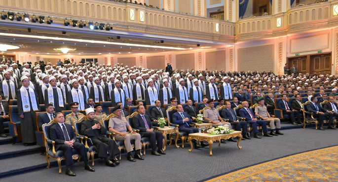 بالفيديو .. الرئيس السيسى يشهد حفل تخرج أئمة وزارة الأوقاف بالأكاديمية العسكرية المصرية