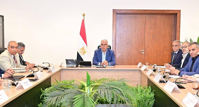 وزير الرى يتابع تنفيذ الخطة الاستثمارية الحالية ويستعرض خطة العام المالى 2026 / 2027