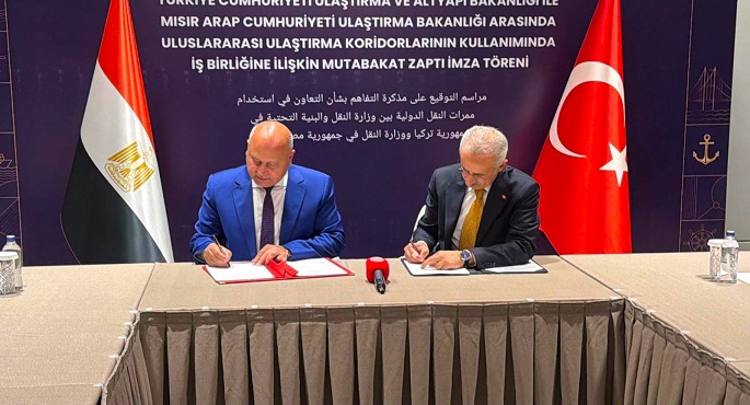 وزير النقل يلتقى نظيره التركى ويوقعان على مذكرة تفاهم بين البلدين فى مجال الممرات الدولية لتعزيز التعاون