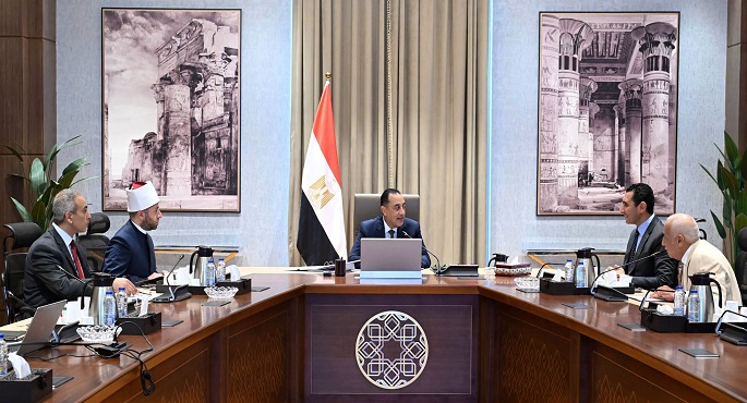 رئيس الوزراء يناقش الحلول المقترحة لأرض نادى الزمالك التابعة للأوقاف
