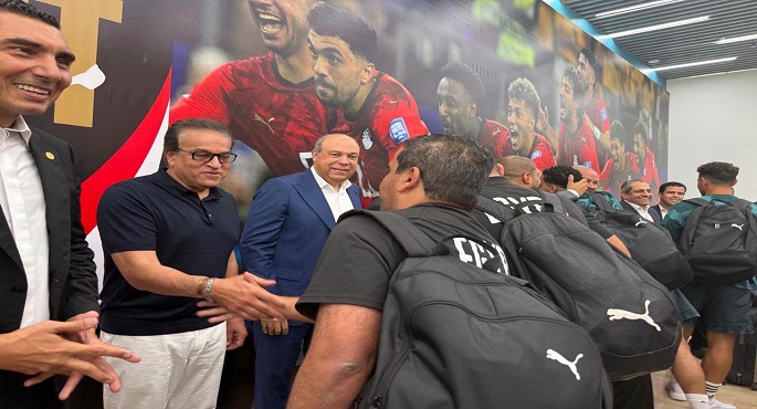 وزراء الطيران والرياضة والصحة يستقبلون بعثة المنتخب الوطني الأول لكرة القدم بمطار العلمين