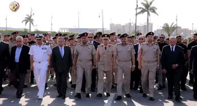 بالفيديو.. وزير الدفاع يتقدم مراسم الجنازة العسكرية للفريق السيد حمدى حسن قائد قوات الدفاع الجوى الأسبق