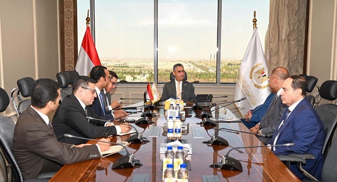 وزير التموين يبحث سير العمل بالمخابز البلدية وتطبيق منظومة الخصم المباشر