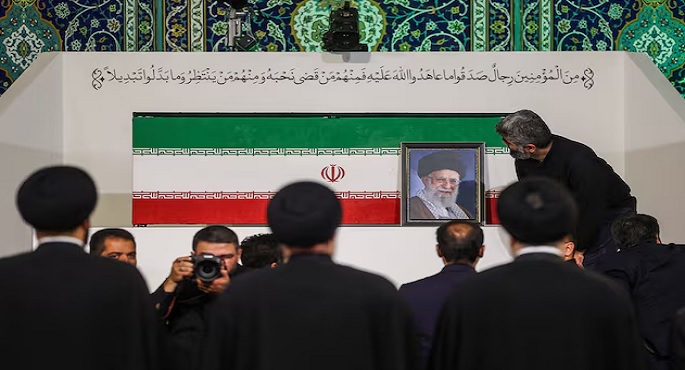 جثمان خامنئى يسجى فى طهران في بداية مراسم تستمر أسبوعا لتشييعه