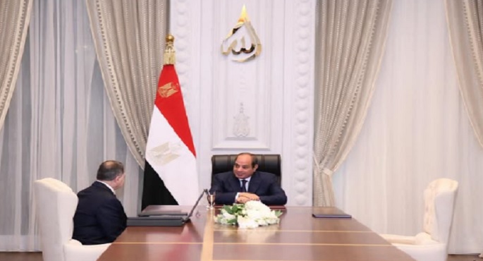 الرئيس السيسى يستقبل وزير الداخلية بالعلمين