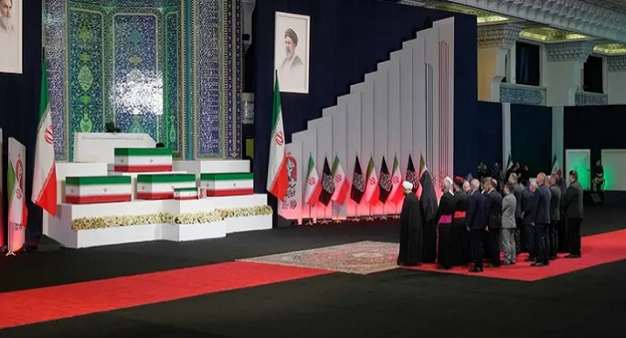 مراسم تشييع خامنئى تتواصل والجدل يتصاعد بشأن مستقبل هرمز