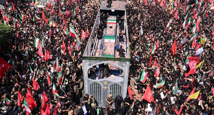إيران تبدأ مراسم تشييع جنازة المرشد على خامنئى فى طهران