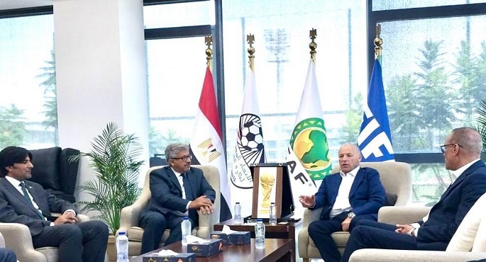 هانى أبو ريدة يبحث مع السفير الباكستانى تعزيز التعاون الرياضي بين البلدين