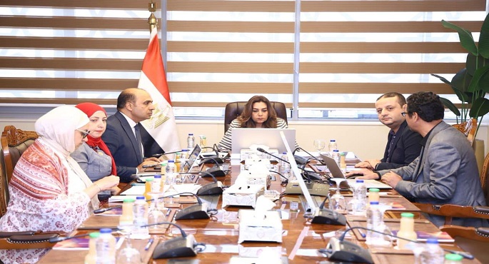 وزيرة التنمية المحلية والبيئة تعقد اجتماعاً لاستعراض مستجدات المنظومة الإلكترونية لتراخيص المخلفات