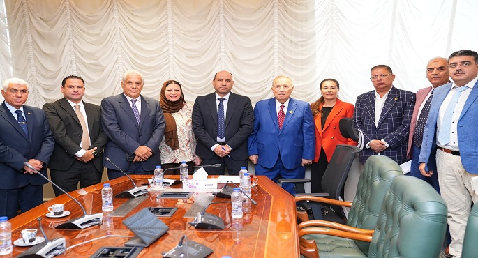 وزير العمل يبحث مع اتحاد المستثمرين تعزيز التعاون وتوفير العمالة الماهرة للمناطق الصناعية والاستثمارية