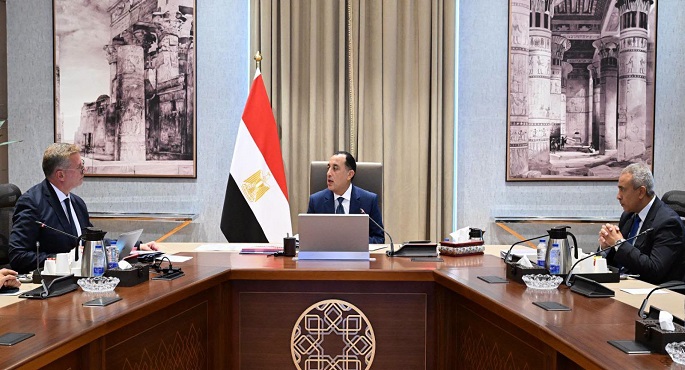 رئيس الوزراء يتابع مع وزير البترول والثروة المعدنية عددا من ملفات العمل