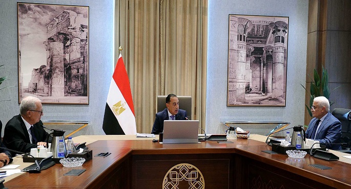 رئيس الوزراء يتابع الموقف التنفيذى لفض التشابكات المالية بين "القابضة للغزل والنسيج" و"القومية للتأمين الاجتماعي"