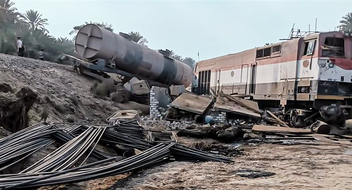 وزير النقل يوجه بتشكيل لجنة عاجلة لتحديد أسباب حادث قطارى بضائع البليدة