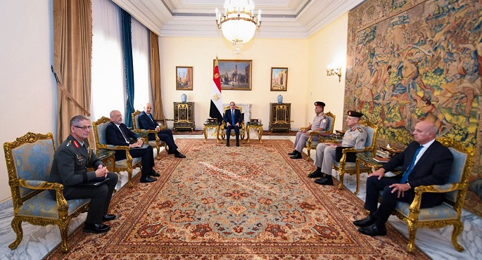 خلال استقباله وزير الدفاع اليونانى .. الرئيس السيسى يؤكد أهمية التعاون الثلاثى بين مصر واليونان وقبرص