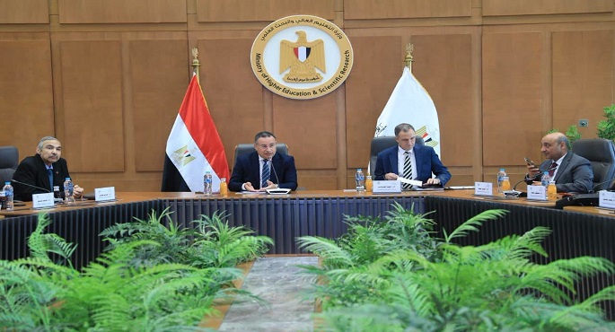وزير التعليم العالى يوجه بالتوسع فى التخصصات الحديثة والمستقبلية بالجامعات التكنولوجية
