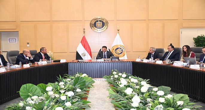 وزير الصناعة يبحث مع جمعية "الاستثمار المباشر ورأس المال المخاطر" آليات تمويل المصانع ودعم الاستثمار الصناعى