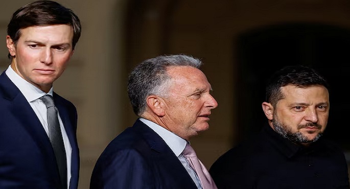 الرئيس الأوكراني فولوديمير زيلينسكي يسير مع المبعوثين الأمريكيين جاريد كوشنر وستيف يتكوف