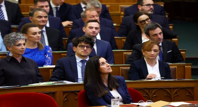 وزيرة الخارجية المجرية أنيتا أوربان خلال جلسة عامة في البرلمان في بودابست