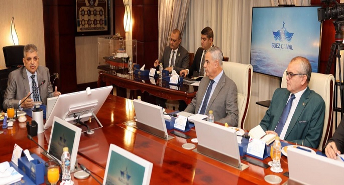 رئيس هيئة قناة السويس: القناة آمنة وحركة الملاحة منتظمة والمرشدون على أعلى مستوى من الأداء والجاهزية
