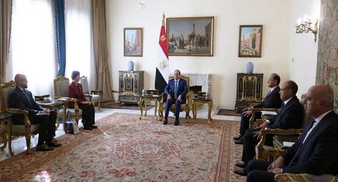الرئيس السيسى يعرب عن تقدير مصر للتعاون القائم مع البنك الآسيوى للاستثمار فى البنية التحتية