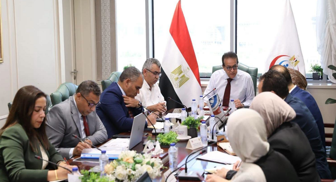 وزير الصحة يبحث الخطة الاستثمارية لأمانة المراكز الطبية المتخصصة