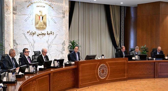 رئيس الوزراء يستعرض محاور جلستى حوار بشأن "موارد النقد وإدارة الدين" و"ملامح البرنامج الاقتصادى المصرى حتى 2030"