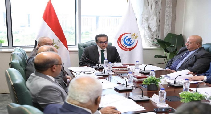 وزير الصحة يستعرض الموقف المالى لصندوق التعويض عن مخاطر المهن الطبية