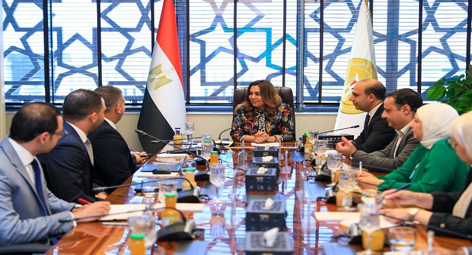 منال عوض تبحث مع إحدى شركات القطاع الخاص أحدث الحلول والتطبيقات الرقمية لدعم تنفيذ المنظومة إدارة المخلفات فى مصر