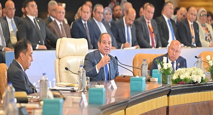 بالصور.. الرئيس السيسي يشارك في جلسة “التنمية الحضرية والعمرانية” بمنتدى مصر 2026