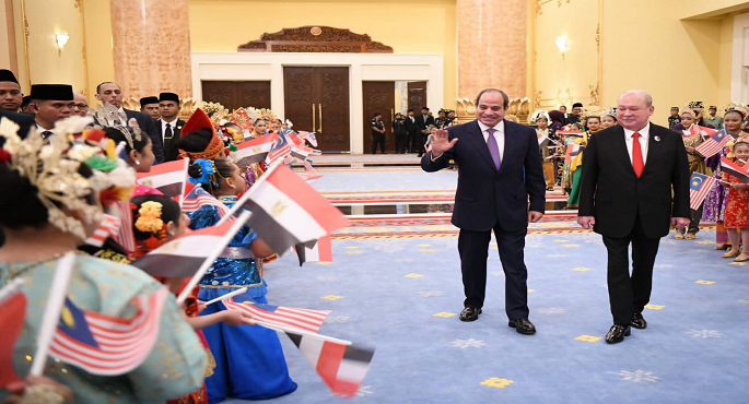 ملك ماليزيا يستقبل الرئيس السيسى بالقصر الوطني الماليزي “إستانا نيجارا”