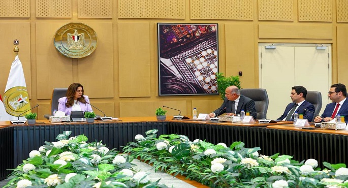 منال عوض تعقد اجتماعًا تنسيقيا مع الوفد التفاوضى المصرى لمتابعة آخر مستجدات مشاركة مصر فى قمة المناخ بتركيا