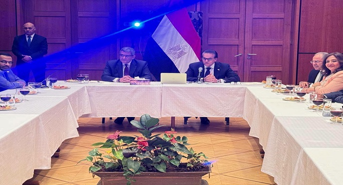 وزير الصحة يلتقى نخبة من الكوادر الطبية المصرية بألمانيا على هامش قمة الصحة العالمية في برلين
